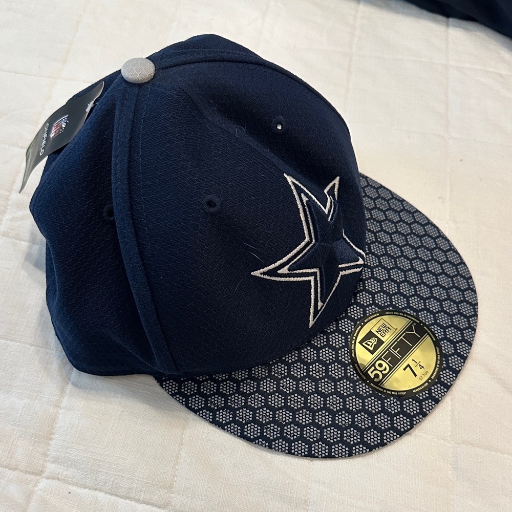 NWT-Dallas Cowboys cap-New Era NFL Dark Blue Star , size 7 1/4.